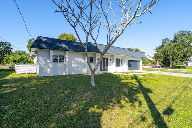 view of front of property featuring a garage and a front yard