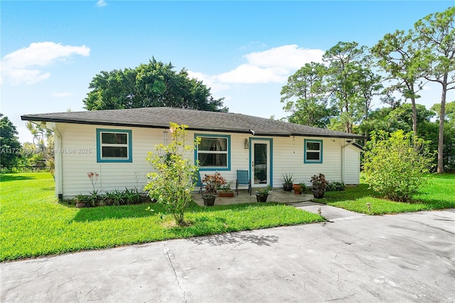 ranch-style home featuring a front yard