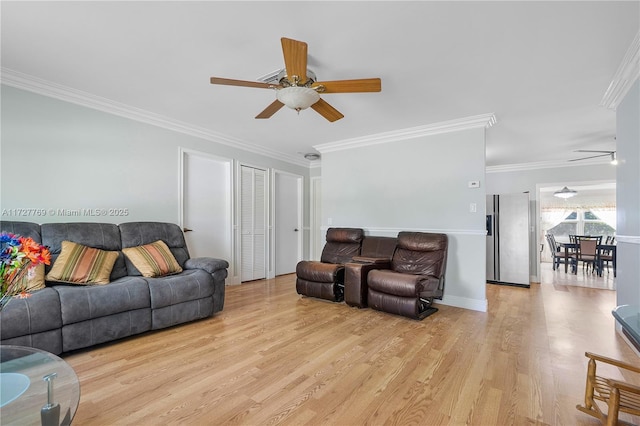 living room with ceiling fan, ornamental molding, and light hardwood / wood-style floors