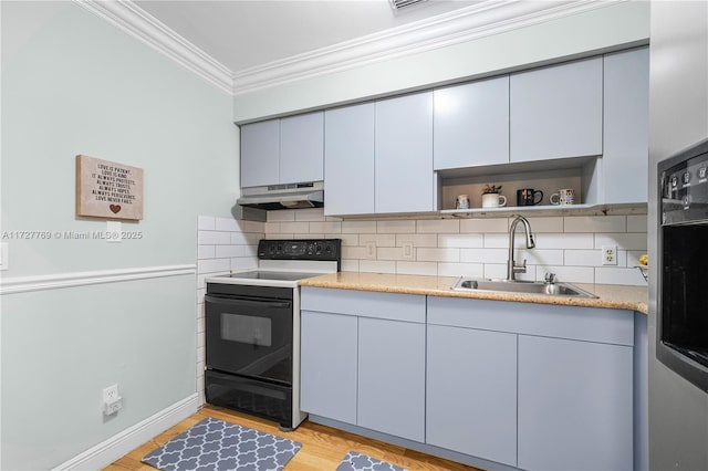 kitchen with decorative backsplash, sink, light hardwood / wood-style flooring, range with electric stovetop, and ornamental molding