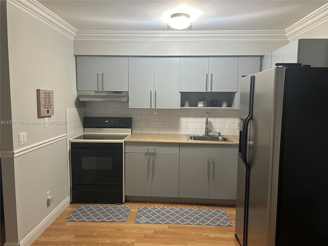 kitchen featuring stainless steel fridge, sink, electric range, and ornamental molding