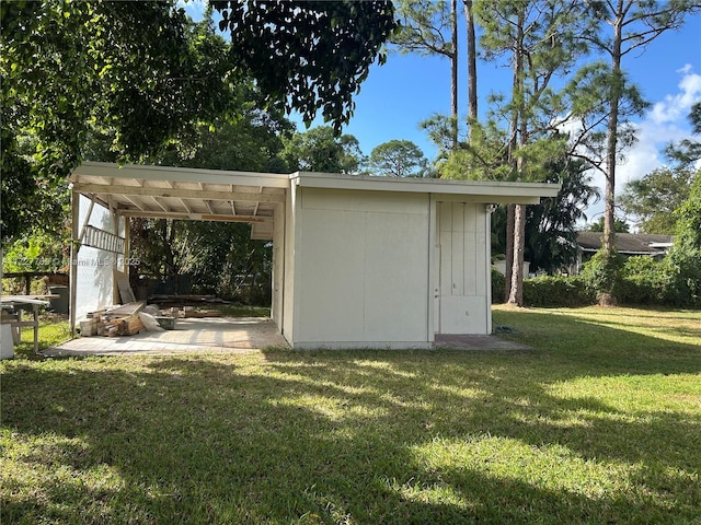 view of outdoor structure featuring a yard