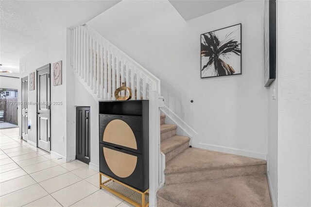 living area featuring recessed lighting, visible vents, a chandelier, and light tile patterned flooring