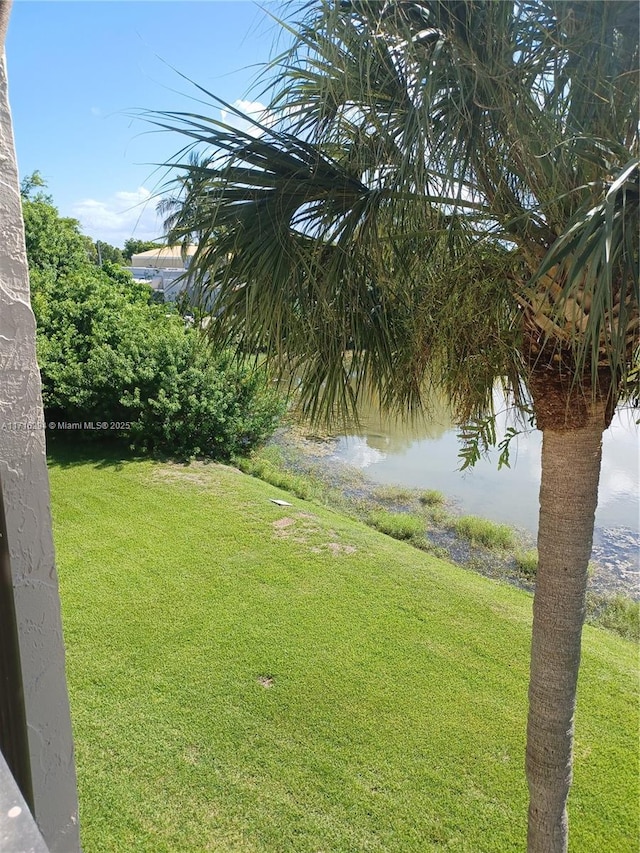 view of yard featuring a water view