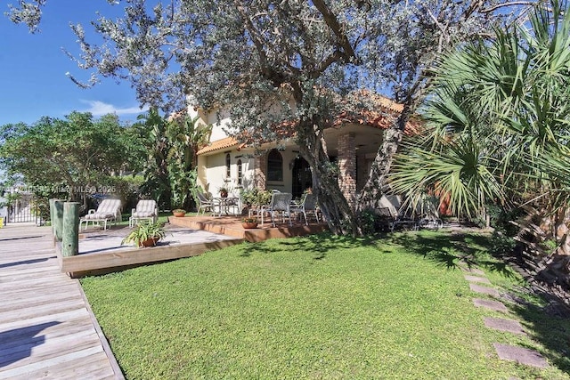 view of yard with a patio