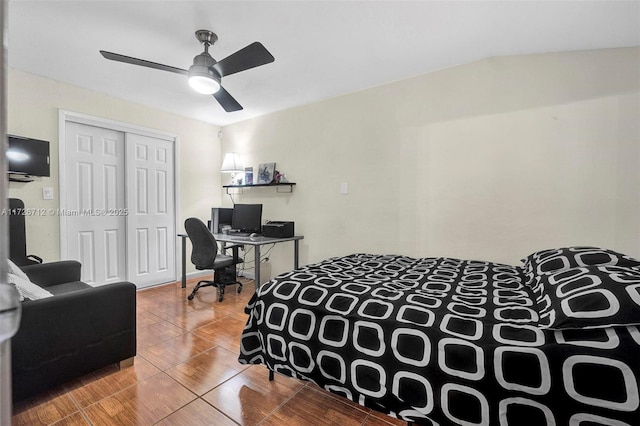 bedroom featuring hardwood / wood-style floors, ceiling fan, and a closet