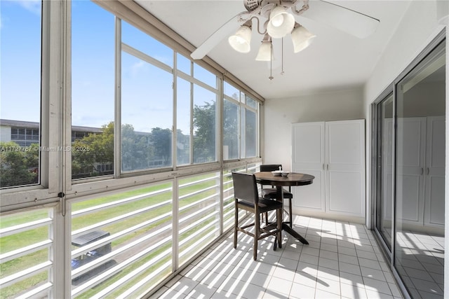 sunroom featuring ceiling fan