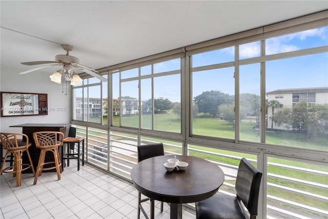 sunroom with ceiling fan