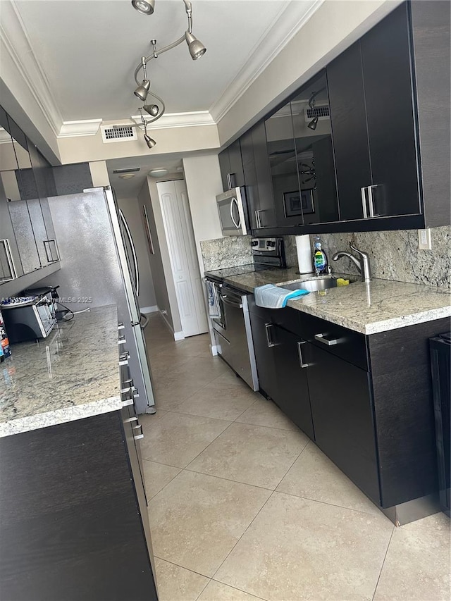 kitchen featuring crown molding, stainless steel appliances, sink, and backsplash