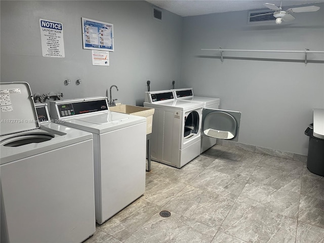 clothes washing area featuring washing machine and dryer and ceiling fan