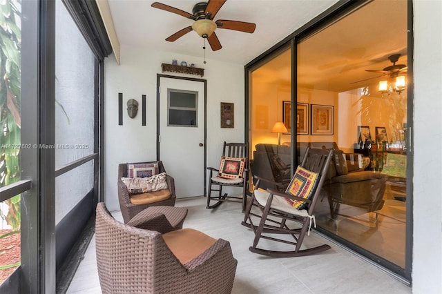 sunroom with ceiling fan