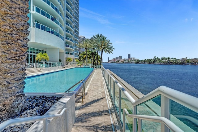 view of pool featuring a water view