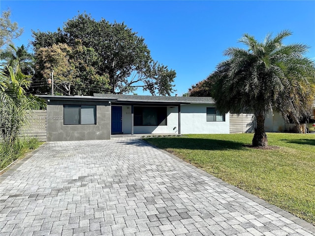 single story home featuring a front yard