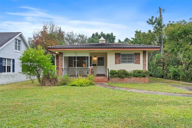 view of front of property featuring covered porch and a front yard