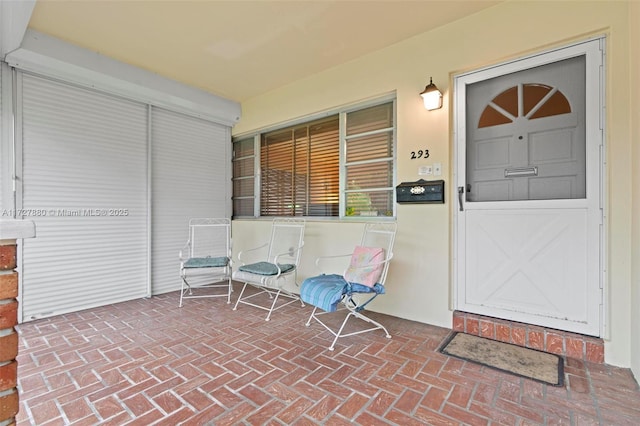 property entrance featuring a porch