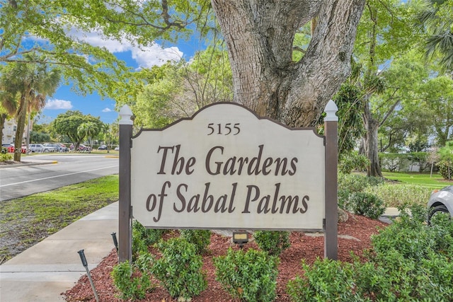 view of community / neighborhood sign