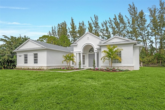 ranch-style house featuring a front lawn