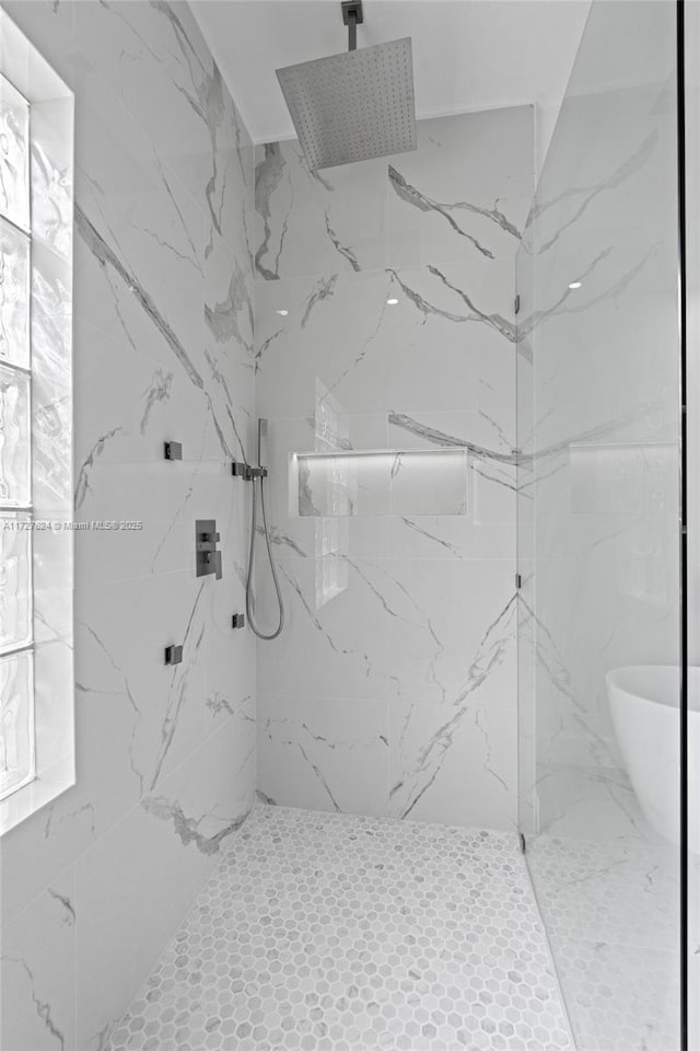 bathroom featuring tiled shower