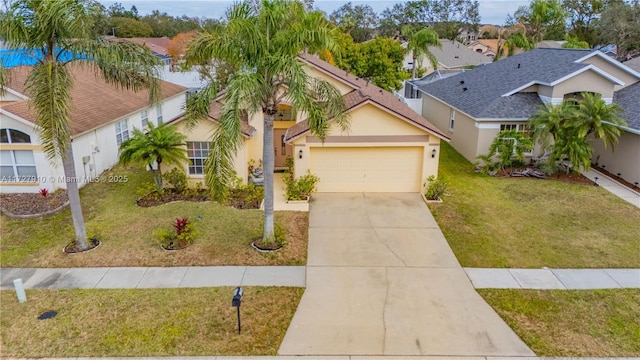 view of front of house featuring a front lawn