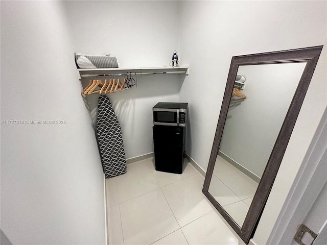 walk in closet featuring light tile patterned flooring