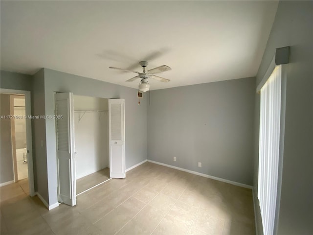 unfurnished bedroom featuring ceiling fan and a closet