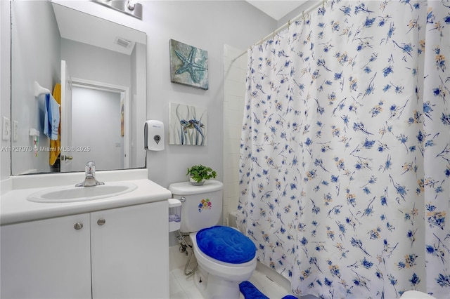 bathroom featuring toilet, a shower with shower curtain, and vanity