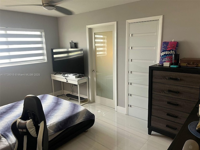 bedroom featuring ceiling fan