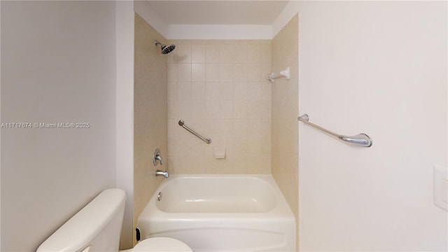 bathroom with toilet and tiled shower / bath combo