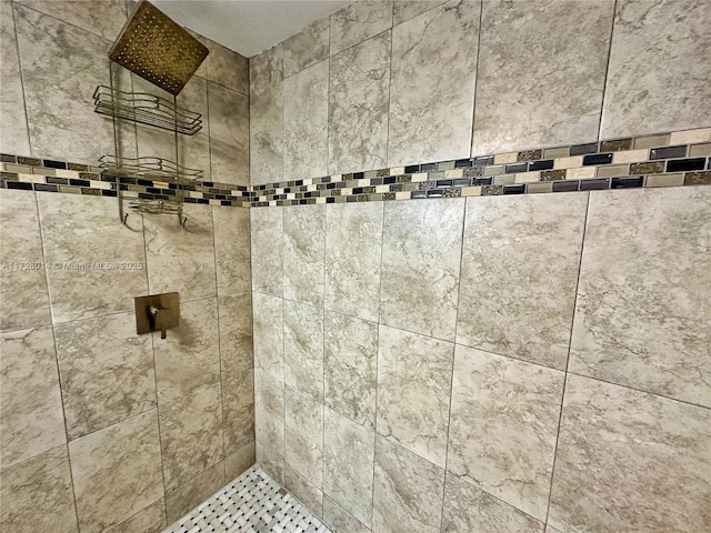 interior details with a tile shower