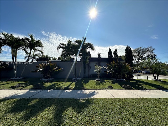 view of front of house with a front lawn