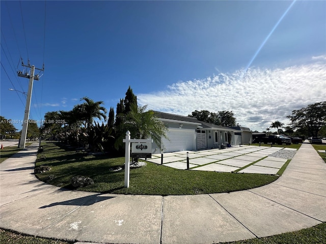 view of front of home featuring a front yard and a garage