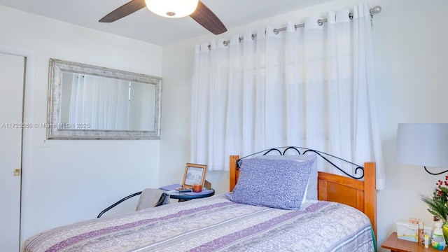 bedroom with ceiling fan