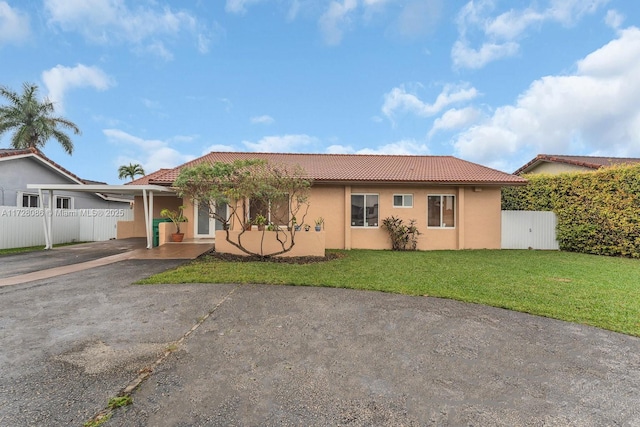 view of front facade featuring a front yard and a carport