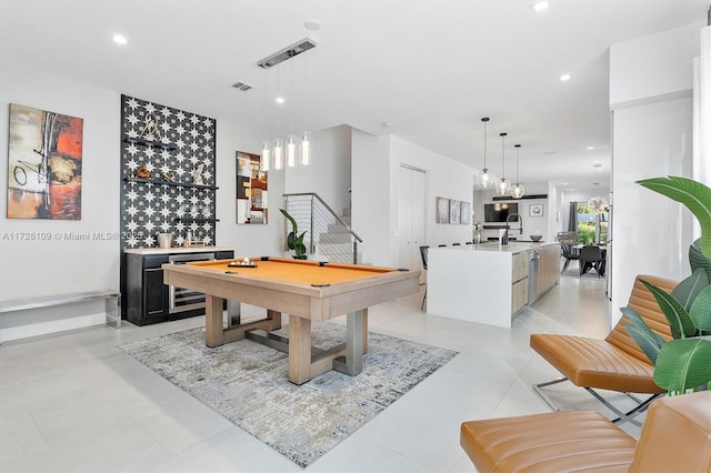 playroom featuring wet bar and billiards