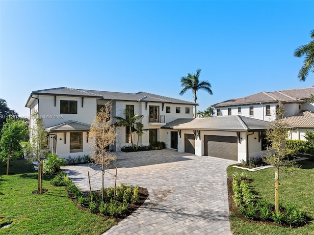 view of front of home featuring a front lawn and a garage