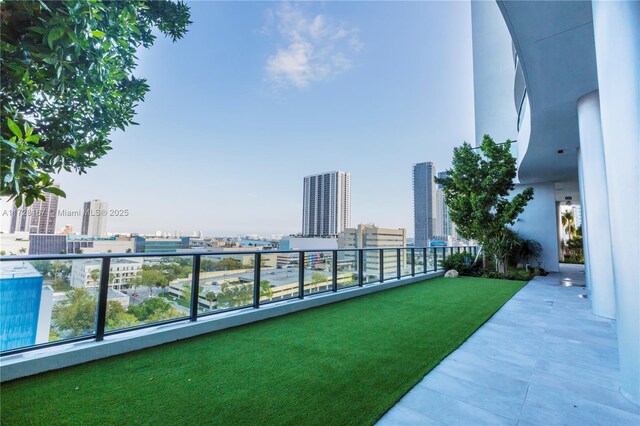 view of yard featuring a balcony