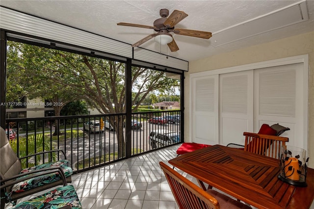 sunroom / solarium featuring ceiling fan