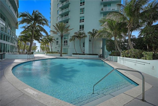 view of swimming pool