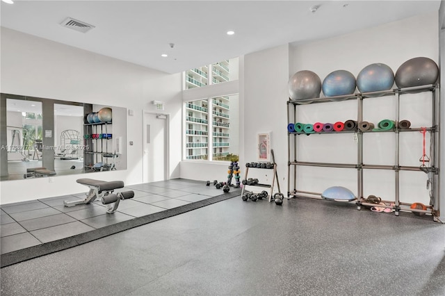 exercise room featuring visible vents and recessed lighting