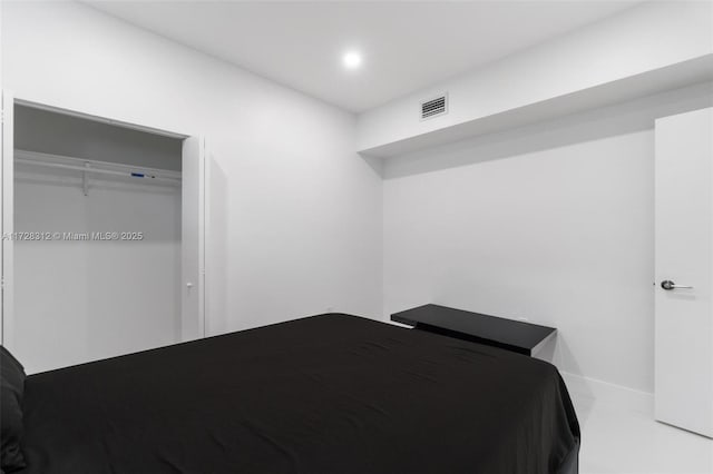 bedroom with a closet