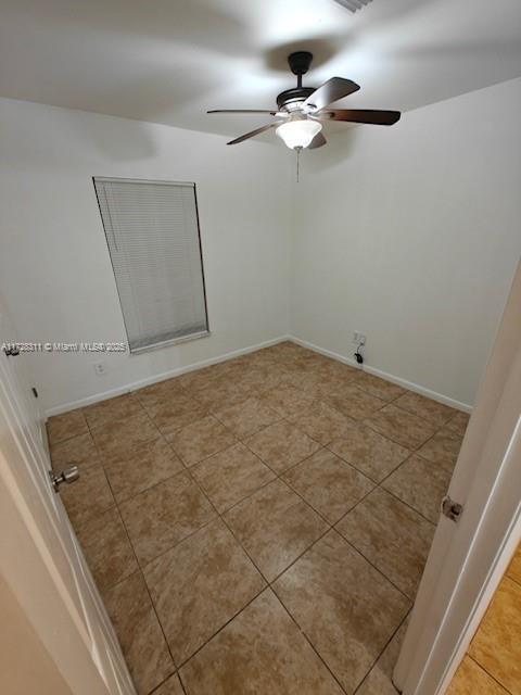 unfurnished room featuring ceiling fan