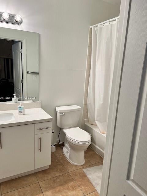 full bathroom featuring toilet, vanity, tile patterned floors, and shower / bath combo