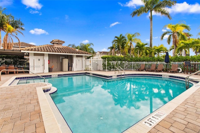 view of swimming pool