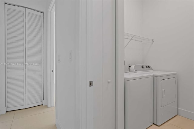 washroom featuring independent washer and dryer and light tile patterned flooring