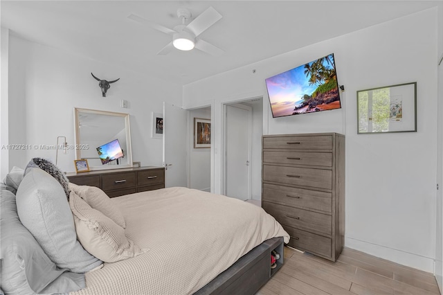 bedroom featuring ceiling fan