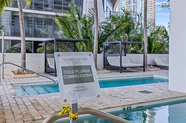 view of pool featuring a jacuzzi