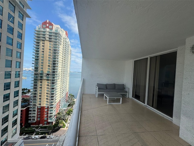 balcony featuring an outdoor hangout area and a water view