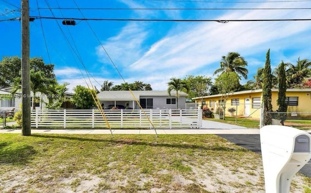 single story home with a front yard