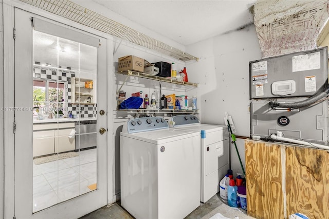 washroom featuring washing machine and clothes dryer