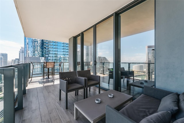 balcony featuring an outdoor hangout area